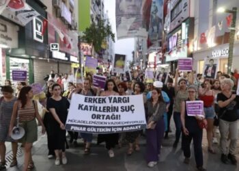 Kadınlar sokağa çıktı: “Erkek Yargı Katillerin Suç Ortağı”