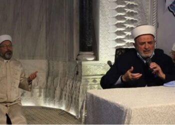 Diyanet’in ‘bağımız kalmadı’ dediği Mustafa Demirkan, Ali Erbaş’la yan yana