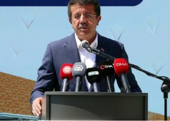 AKP’li Zeybekci’den bakanlığa eleştiri