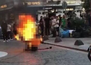 Galata’da kendini yakan şahsı söndüren esnaf konuştu