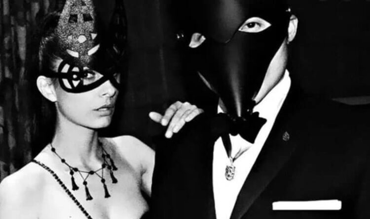 Hollywood yıldızlarının seks kulübü ifşa oldu