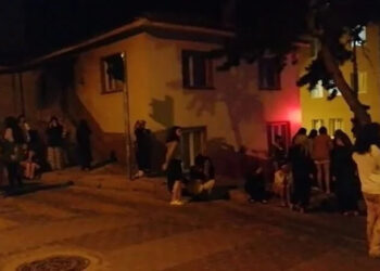 İstanbul da sarsıldı: Gece yarısı art arda korkutan depremler