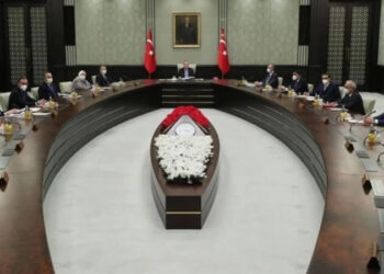 Kabine toplanıyor! Masada 3 önemli konu var