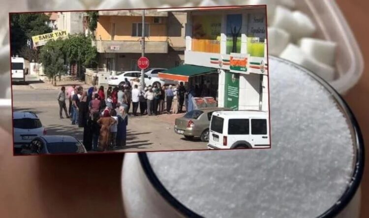 Yurttaş saatlerce kuyrukta bekledi