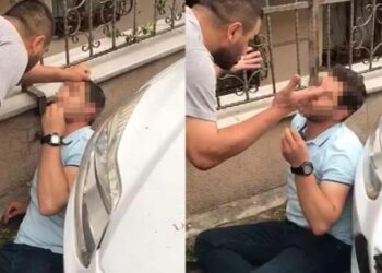 Duş alan kadını dikizleyen tacizci darbedildi