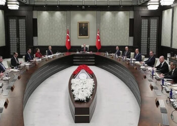 Kabinede iki bakan değişiyor iddiası