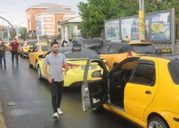 Taksicilerden akaryakıt protestosu