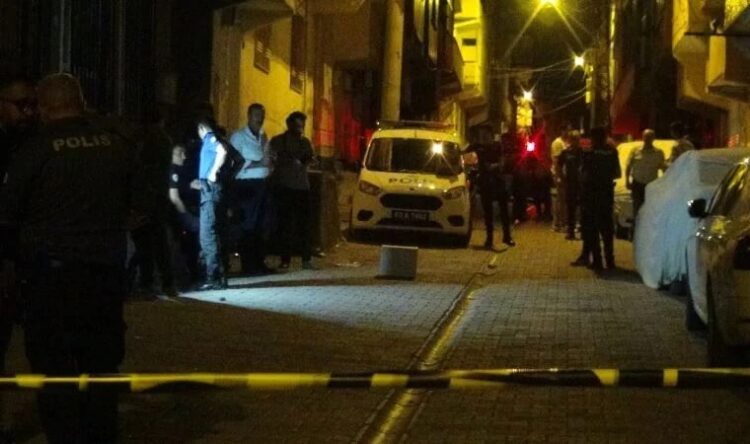 Baba, kendisini bıçaklayan oğullarını vurdu: 1 ölü