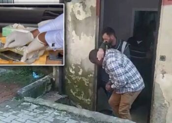 İstanbul’da film gibi olay: Kasadan dolar fışkırdı
