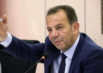 Özcan’dan ‘ihraç talebi’ sonrası ilk açıklama