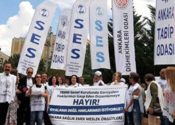 Sağlık emekçileri Ankara’da: ‘Hiçbir yere Gitmiyoruz!’