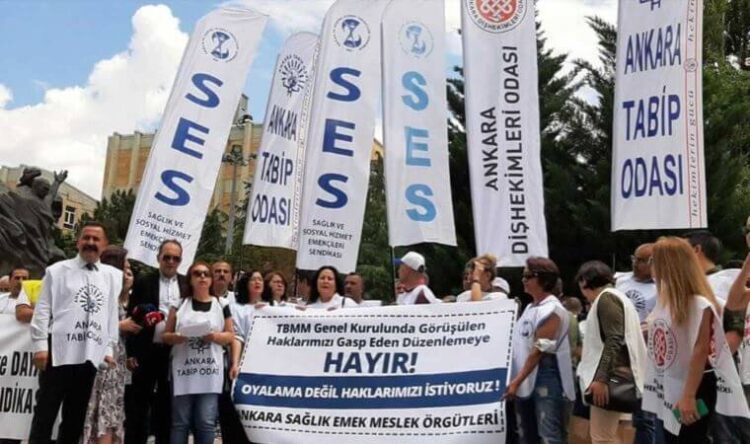 Sağlık emekçileri Ankara’da: ‘Hiçbir yere Gitmiyoruz!’
