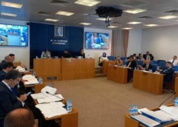 Sosyal medyaya sansür düzenlemesi komisyondan geçti