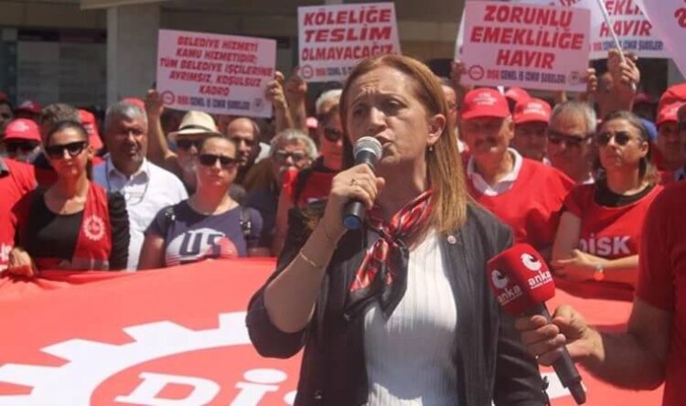 DİSK sokaklara indi: ‘Ekmeğimiz küçüldü’