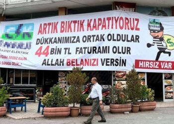 ‘Hırsız var’ diye pankart asılmıştı: Dükkan sahibi ifadeye çağrıldı