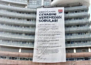 CHP Genel Merkezi’ne dev pankart
