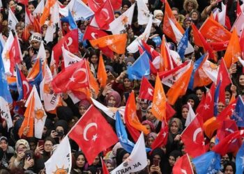 Endişe anketlere yansıdı: AKP ve MHP seçmeni de riskli görüyor