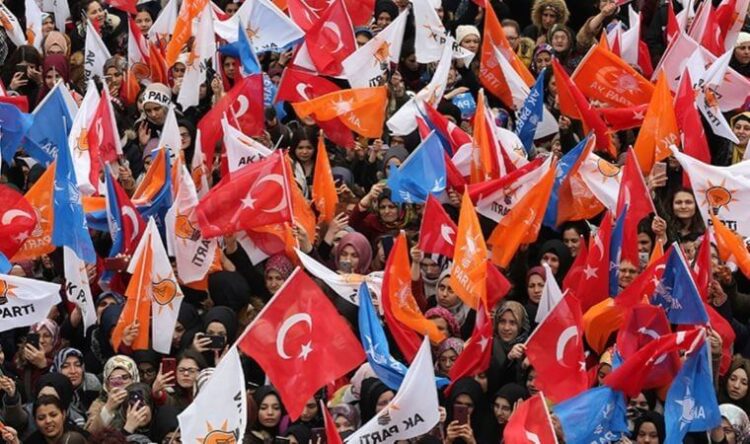 Endişe anketlere yansıdı: AKP ve MHP seçmeni de riskli görüyor