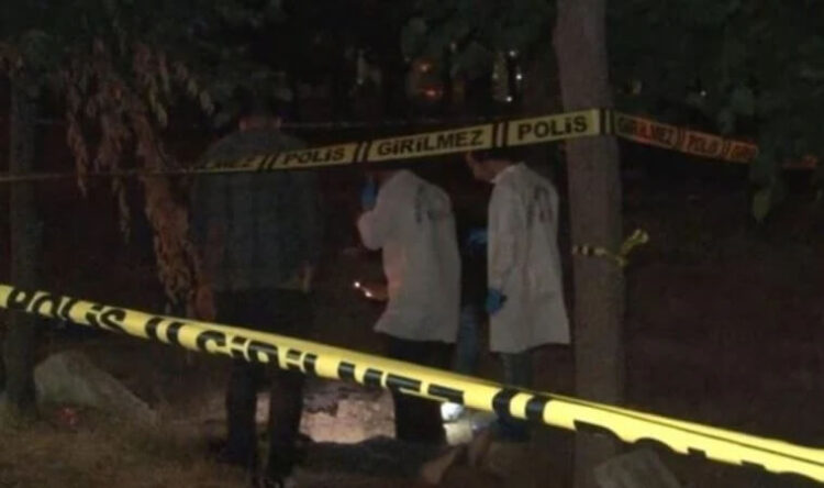 İstanbul’da infaz! Öldürüp stadın karşısına attılar