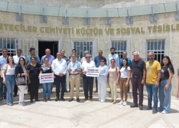 Gazeteciler ‘sansür yasası’ için sokağa çıktı: ‘Haber siteleri tekzip sitelerine dönüşecek’