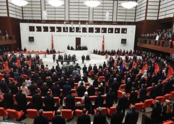 ‘Bu rakamlar canınızı sıkacak’ deyip açıkladı: Kim ne kadar maaş alacak?
