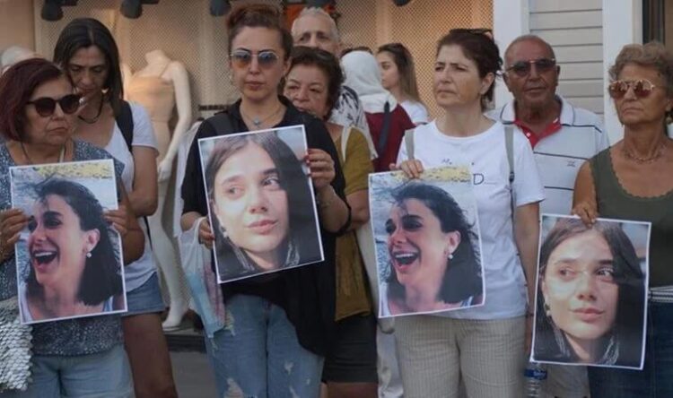 Kadınlar ‘tahrik indirimi’ne karşı sokağa çıktı