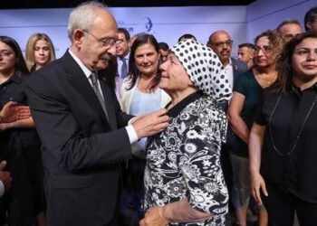 Aydın’da 1211 kişi CHP rozeti taktı