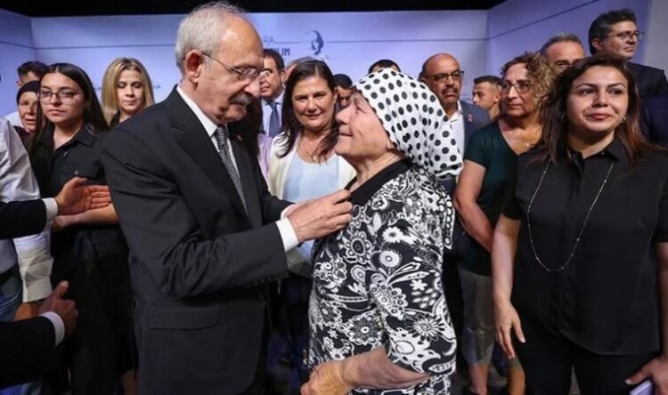 Aydın’da 1211 kişi CHP rozeti taktı