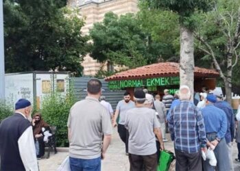 AKP’nin kalesinde ucuz ekmek kuyruğu!