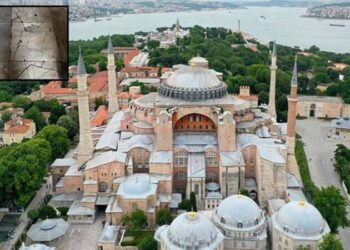 Ayasofya’nın bitmeyen çilesi: Bu kez de mermerlerini kırdılar