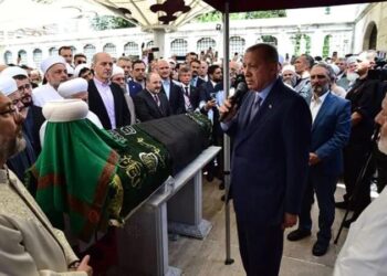‘Şeyhi’n cenazesi yargıya taşınıyor: ‘Laiklik ilkesi yok sayıldı’