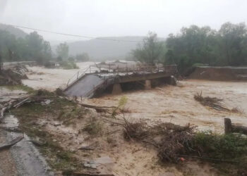 Bolu’da sel: İki köprü yıkıldı, yol çöktü