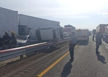 20 araç birbirine girdi: 2 ölü, 40 yaralı