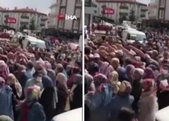 Yurttaşlar indirimli şeker alabilmek için birbirini ezdi