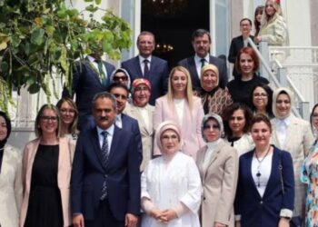 Atatürk’ü ağırlayan tarihi bina öğretmenlerden alındı