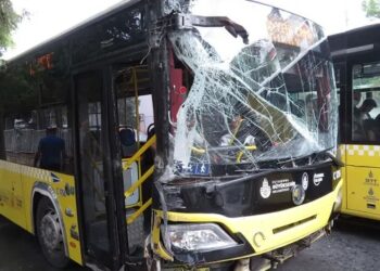 Üsküdar’da 4 otobüs birbirine girdi