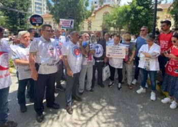 Sağlıkçılardan protesto: “Başka bir sağlık sistemi mümkün”