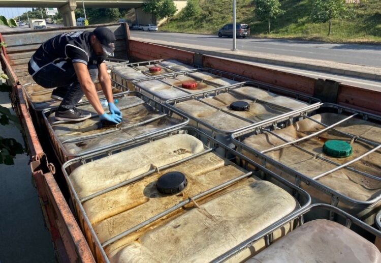 İstanbul’da 20 bin litre kaçak akaryakıt ele geçirildi