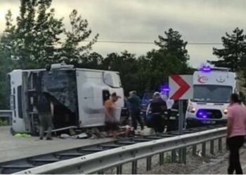 Turistleri taşıyan otobüs kaza yaptı: 1 ölü, çok sayıda yaralı