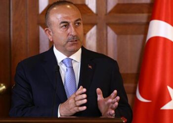 Çavuşoğlu: Yunanistan ihlallerden vazgeçmezse Adaların egemenliği tartışılacak