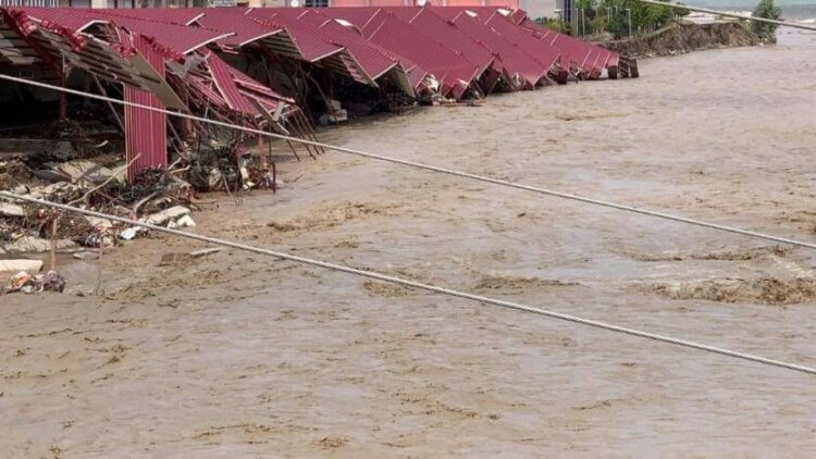Ayancık’ta ‘sel’ önlemi, 3 köy boşaltıldı