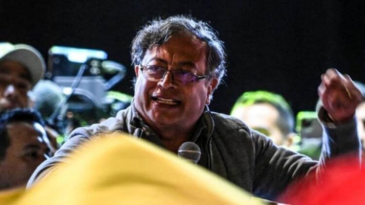 Kolombiya Devlet Başkanı Petro: Venezuela’yla görüşmelere başladım