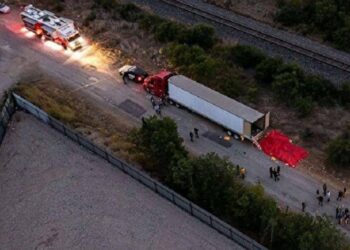 ABD’de terk edilmiş bir kamyonda 42 kişi ölü bulundu!