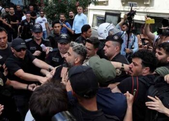 Onur Yürüyüşü’ne izin verilmedi, onlar kişi gözaltına alındı