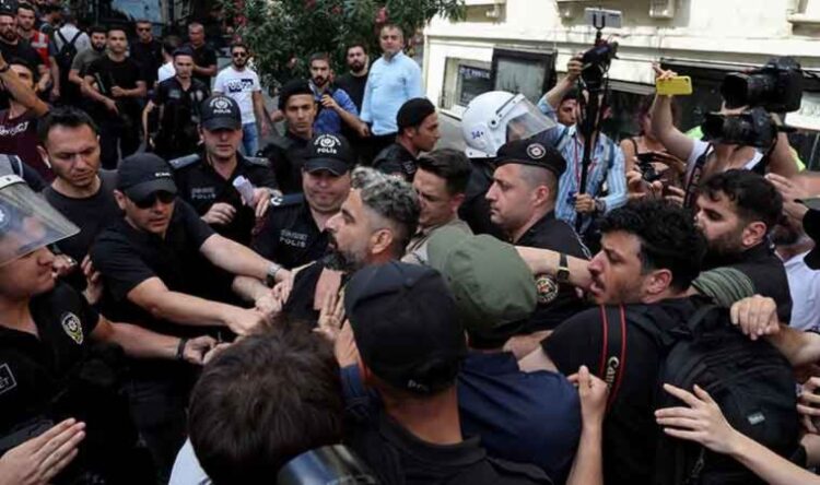 Onur Yürüyüşü’ne izin verilmedi, onlar kişi gözaltına alındı