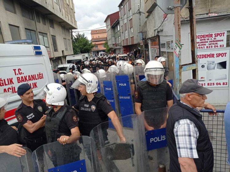 500 polisle mahalleyi ablukaya aldılar… Okmeydanı’nda zorla dönüşüm