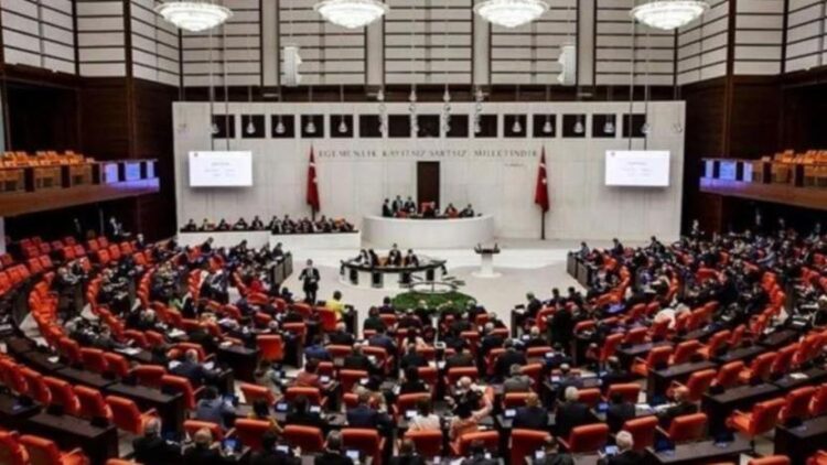 Meclis’te AKP-CHP gerginliği: ‘Terbiyesizlik yapma!’