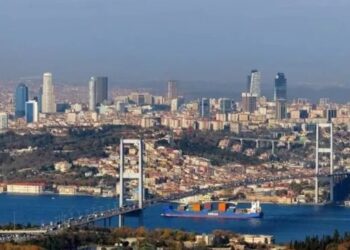 İstanbul Boğazı çift yönlü trafiğe kapatıldı