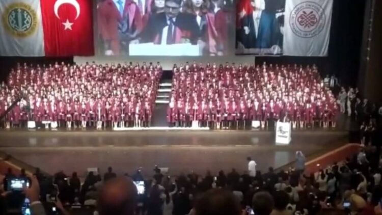 CHP’li Akkuş İlgezdi’den hekimlik andı sansürüne tepki