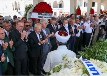 Kılıçdaroğlu, CHP Sözcüsü Öztrak’ın annesinin cenazesine katıldı